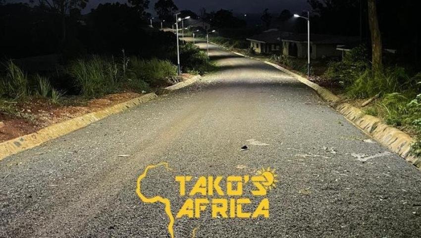 Installation de lampadaires solaires BALENGOU